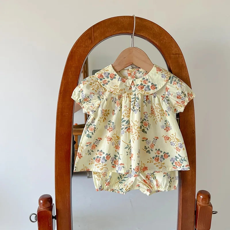 2026 Sommer-Babykleidungsset: Baby-Mädchen-Set mit Blumenmuster, T-Shirt mit Peter-Pan-Kragen und Bloomer, 2-teilig