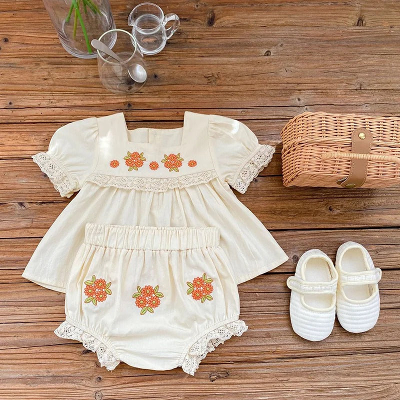 Sommer-Babykleidungsset 2026: Mädchen-Outfit mit Blumenstickerei – Peter-Pan-T-Shirt und Shorts – Kleidungsset für kleine Mädchen